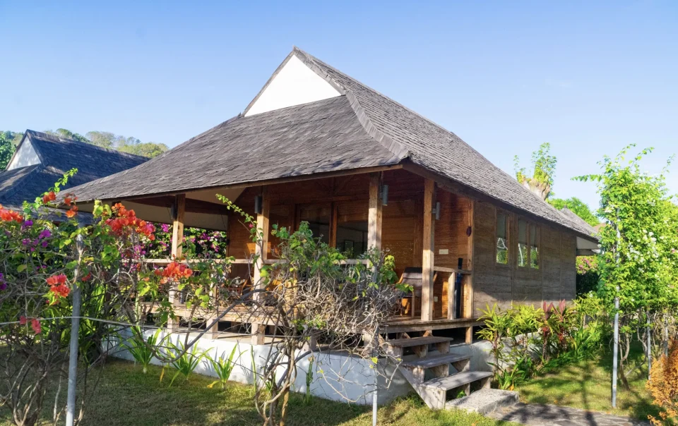 beachfront villa kecil
